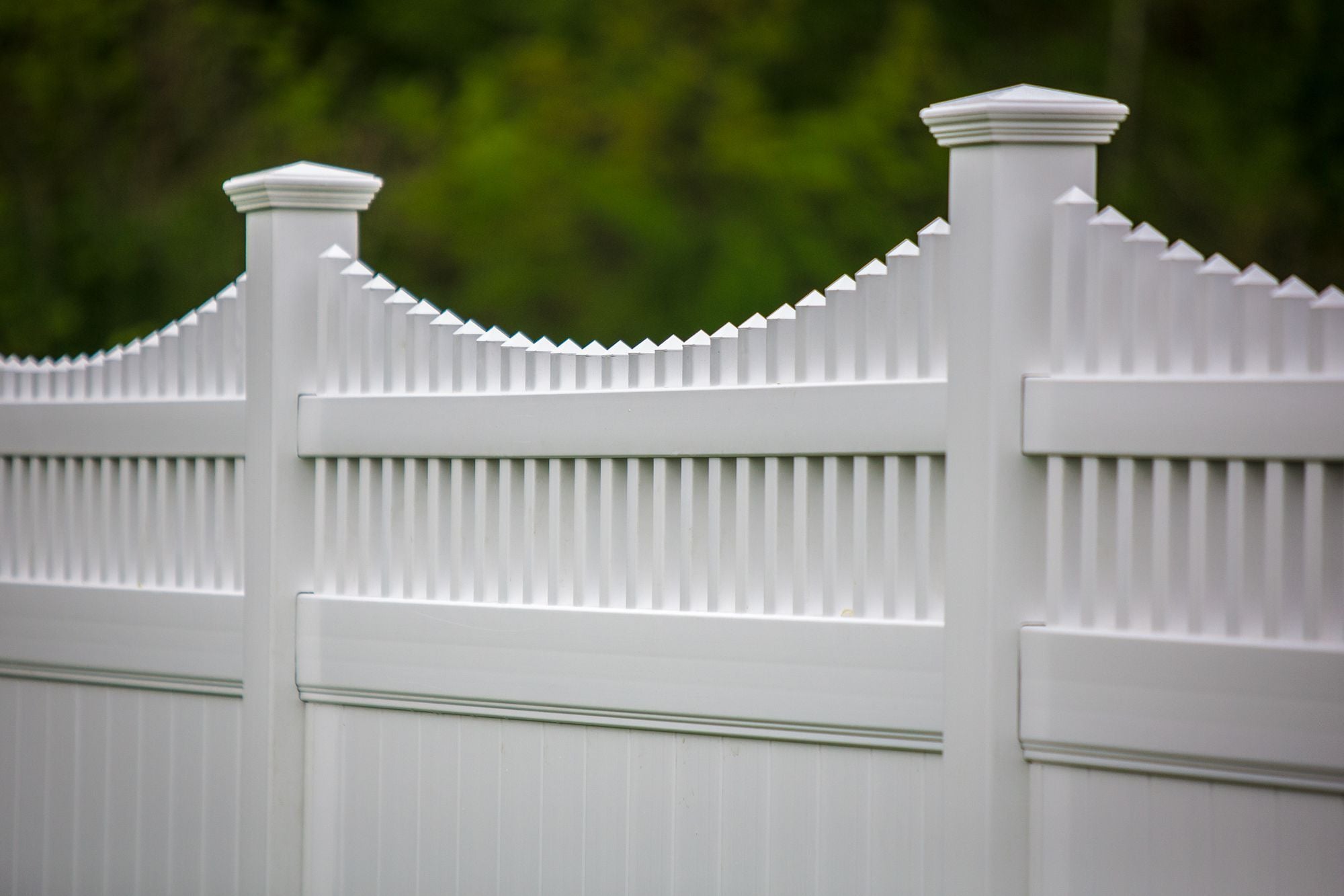 EAPC Tonish Vinyl Privacy Fence with Scalloped Picket Top